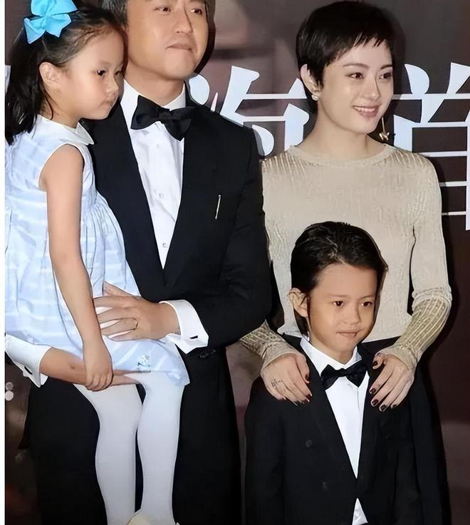 嬛照” 动作温馨有爱母爱满满！m6米乐注册孙俪陪女儿拍摄“甄(图5)